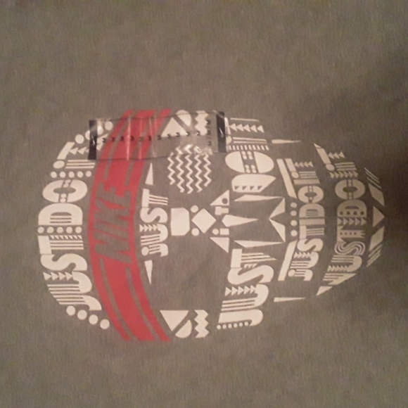 Nike shirt - Picture 2 of 4